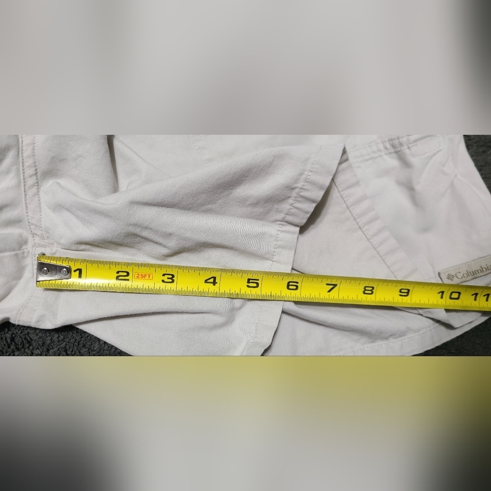 Columbia | women's cotton tan beige creme neutral khaki shorts flat front - Picture 3 of 10